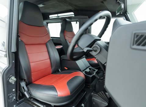 Land Rover Defender 90 Adventure 11