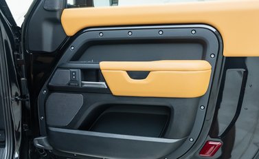 Land Rover Defender 90 V8 P525 21