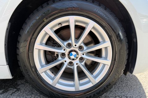 BMW 3 Series 320I SE TOURING AUTOMATIC -APPLE CAR PLAY -CAMERAS -XENONS -LOW MILEAGE 60