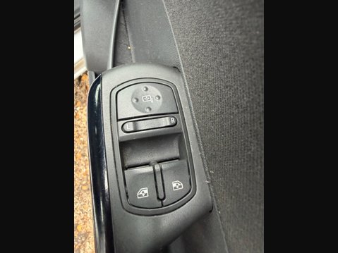 Vauxhall Corsa 1.4 16V Exclusiv Auto Euro 5 3dr (A/C) 18