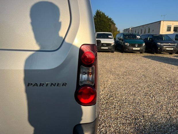 Peugeot Partner SWB L1H1 (SOLD) Low Roof Professional Air Con Nav Sensors EURO 6 NO VAT 23