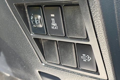 Toyota Hilux Active 4WD D-4D DCB Utility Service Body - Uprated to 3.5t 33