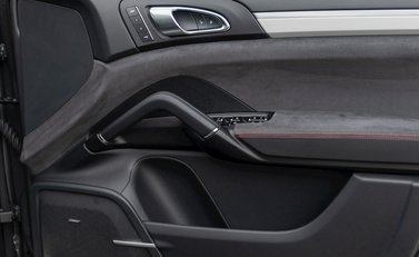 Porsche Cayenne GTS 21