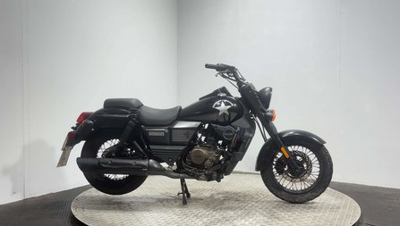 Um Renegade 2017 RUNNING PROJECT BIKE LARGE 125CC CRUISER LEARNER