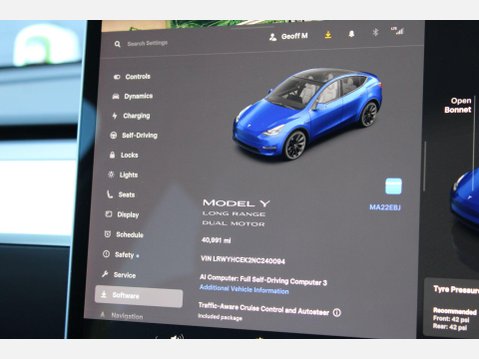 Tesla Model Y LONG RANGE 21
