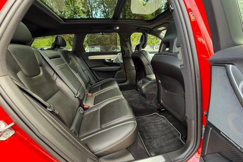 Volvo V90 D5 POWERPULSE R-DESIGN AWD 32