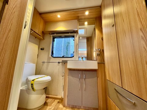 Coachman Amara 450-2 28