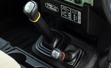 Land Rover Defender 110 Heritage 20