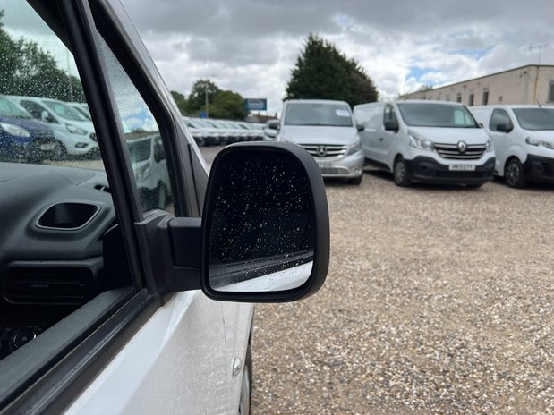 Vauxhall Combo SWB L1H1 Low Roof Sportive 2000 Air Con Sensors Nav EURO 6 NO VAT 17