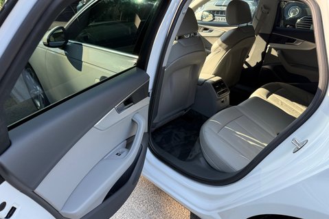 Audi A4 AVANT TDI ULTRA SPORT - APPLE CAR PLAY - CC - ROCK GREY LEATHER - 23