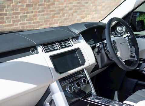 Land Rover Range Rover 4.4 SDV8 URBAN 17