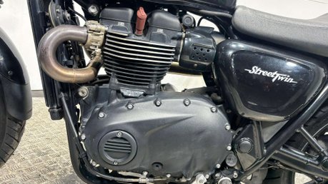 Triumph Street 900 2016 ONLY 14K MOT SPORTS EXHAUST WARRANTY 900CC 31