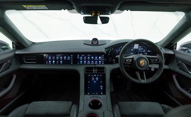 Porsche Taycan GTS Sport Turismo 17