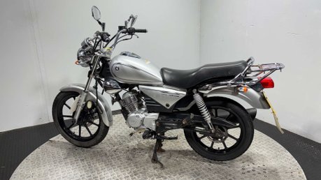 Yamaha YBR125 Custom 2012 ONLY 11K PROJECT BIKE SPARES OR REPAIR 125CC LEARNER 6