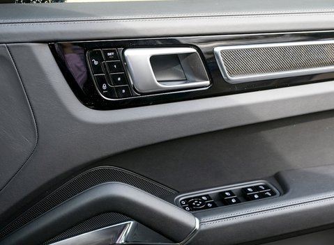 Porsche Cayenne Turbo (New Model) 20