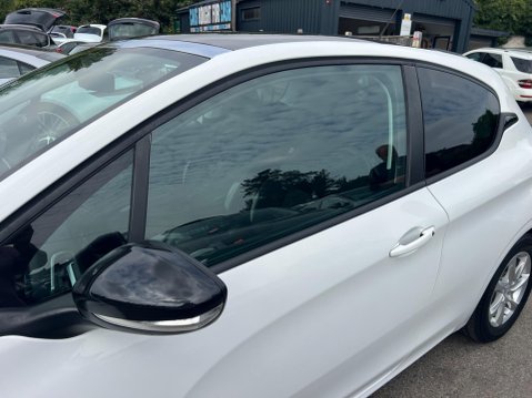 Peugeot 208 1.2 VTi Style Euro 5 3dr 15