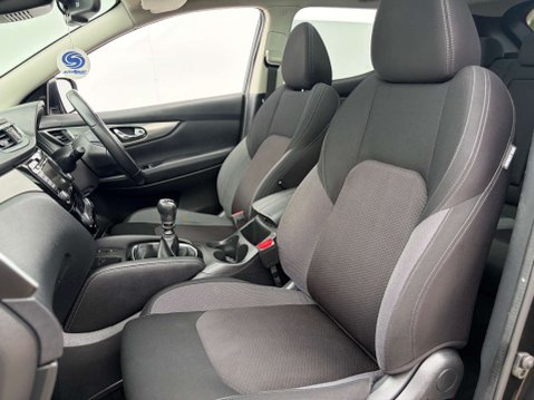 Nissan Qashqai 1.3 Qashqai N-Connecta DiG-T 5dr 57
