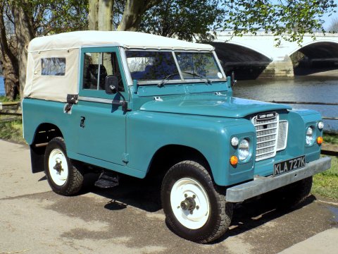 Land Rover 88 Series 111 Petrol + 7 Seats 31