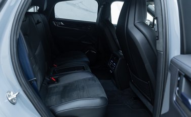 Porsche Cayenne TURBO E-HYBRID Coupe with GT Package 17