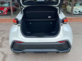 Toyota C-HR 1.8 C-HR Design HEV CVT 5dr 61