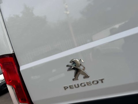 Peugeot Boxer 2.2 BlueHDi 435 Professional Premium + Panel Van 5dr Diesel Manual L4 H3 Eu 23