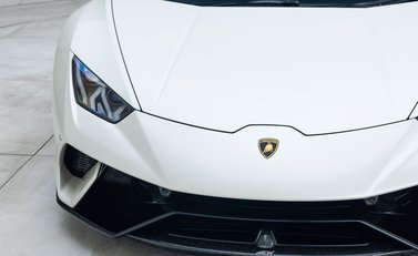 Lamborghini Huracan Spyder LP640-4 Performante 30