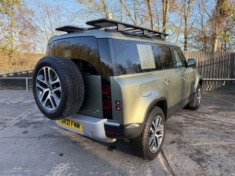 Land Rover Defender HSE MHEV 9