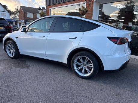 Tesla Model Y BASE 11