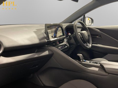 Toyota C-HR 1.8 VVT-h Icon SUV 5dr Petrol Hybrid CVT Euro 6 (s/s) (140 ps) 15