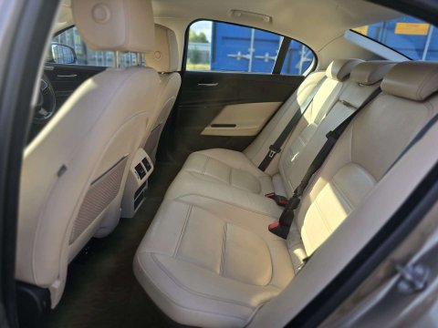 2015 Jaguar XE thumbnail 8