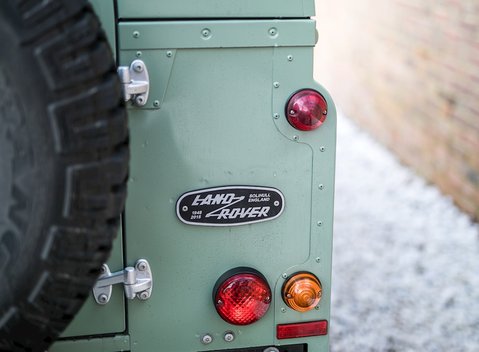 Land Rover Defender 110 Heritage 26