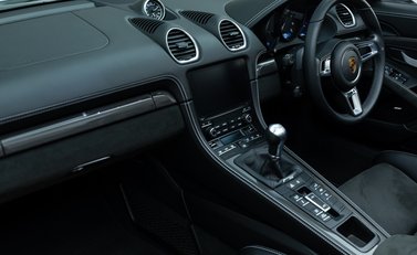 Porsche 718 SPYDER 20