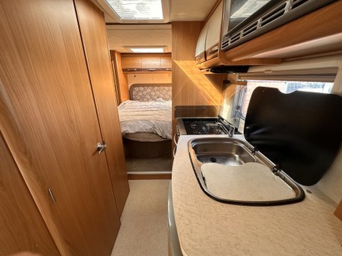 Peugeot Boxer AUTOCRUISE OAKMONT 4 BERTH 3.0 LOW PROFILE ISLAND BED 19