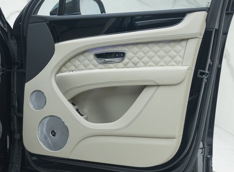 Bentley Bentayga V8 AZURE 32