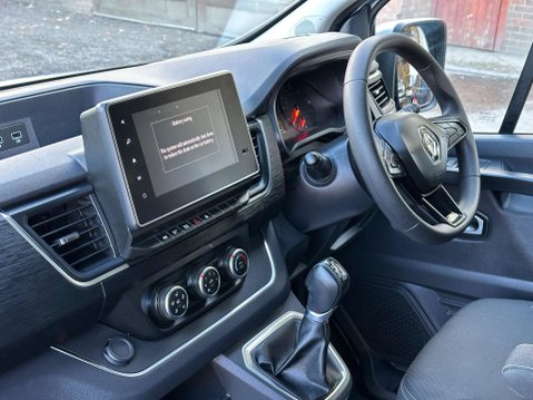 Renault Trafic 2.0 dCi LL30 Advance EDC L2 H1 Euro 6 (s/s) 5dr (9 Seat) 22