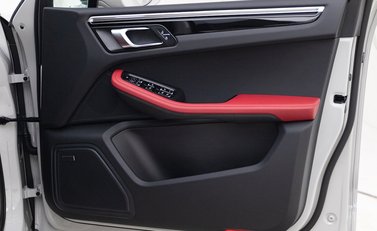 Porsche Macan GTS 22