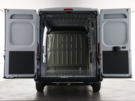 Peugeot Boxer 335 L2H2 BHDi 140 MT6 Professional 2