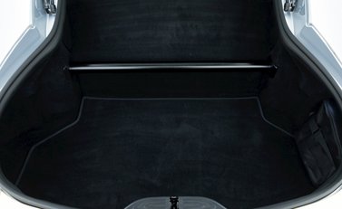 Aston Martin V12 Vantage 35