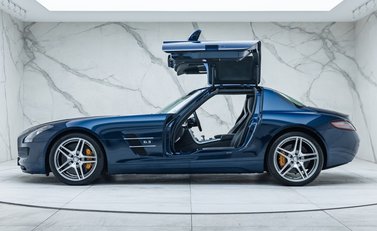 Mercedes-Benz SLS AMG 9