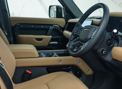 Land Rover Defender 110 D250 X-DYNAMIC HSE 13