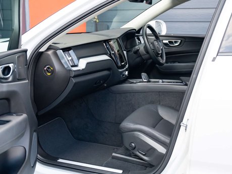 Volvo XC60 2.0 XC60 Momentum B4 MHEV AWD Auto 4WD 5dr 13