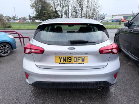 Ford Focus 1.5 ZETEC TDCI 6