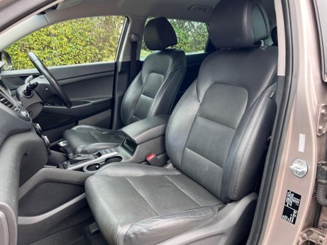 Hyundai TUCSON 2.0 CRDi Premium Auto 4WD Euro 6 5dr 26