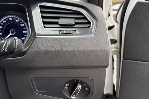 Volkswagen Tiguan R LINE TDI BMT 4MOTION DSG - PAN ROOF - APPLE CAR PLAY -ADAPTIVE CRUISE 34