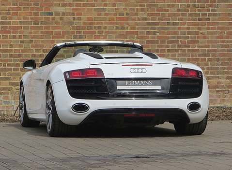 Audi R8 V10 Spyder 6