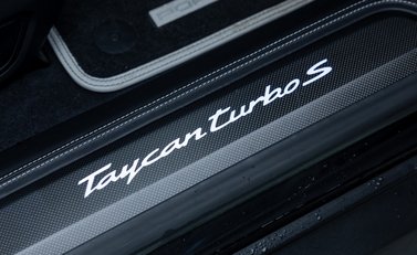 Porsche Taycan TURBO S CROSS TURISMO 25