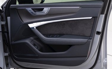 Audi RS6 Avant Carbon Black Urban 22