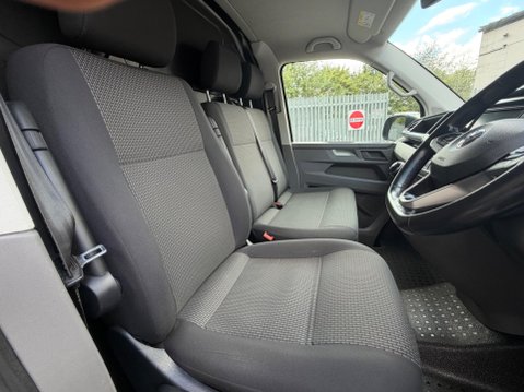 Volkswagen Transporter T28 TDI P/V HIGHLINE 27