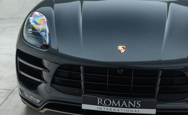 Porsche Macan TURBO 31