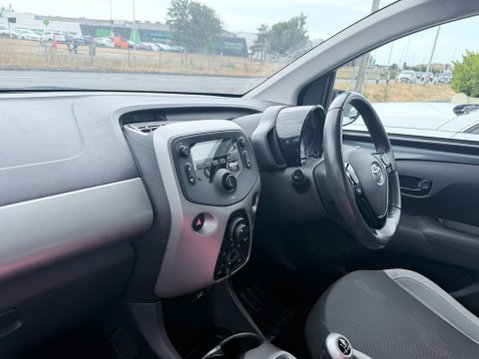 Toyota Aygo 1.0 VVT-I X-PLAY 9
